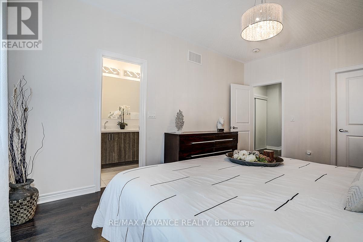 Single Family House for Sale in  LASKIN DRIVE Vaughan (Patterson) 