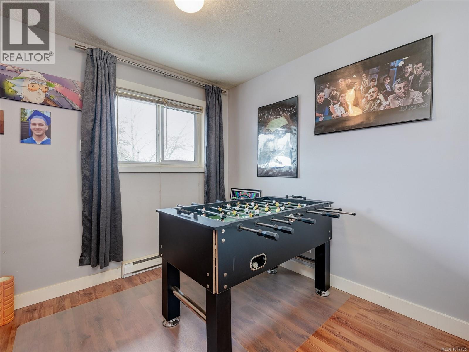 4 379 Wale Rd, Colwood