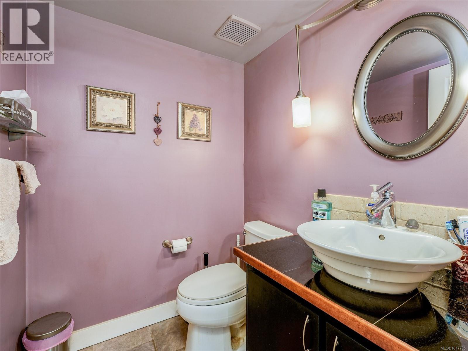 4 379 Wale Rd, Colwood