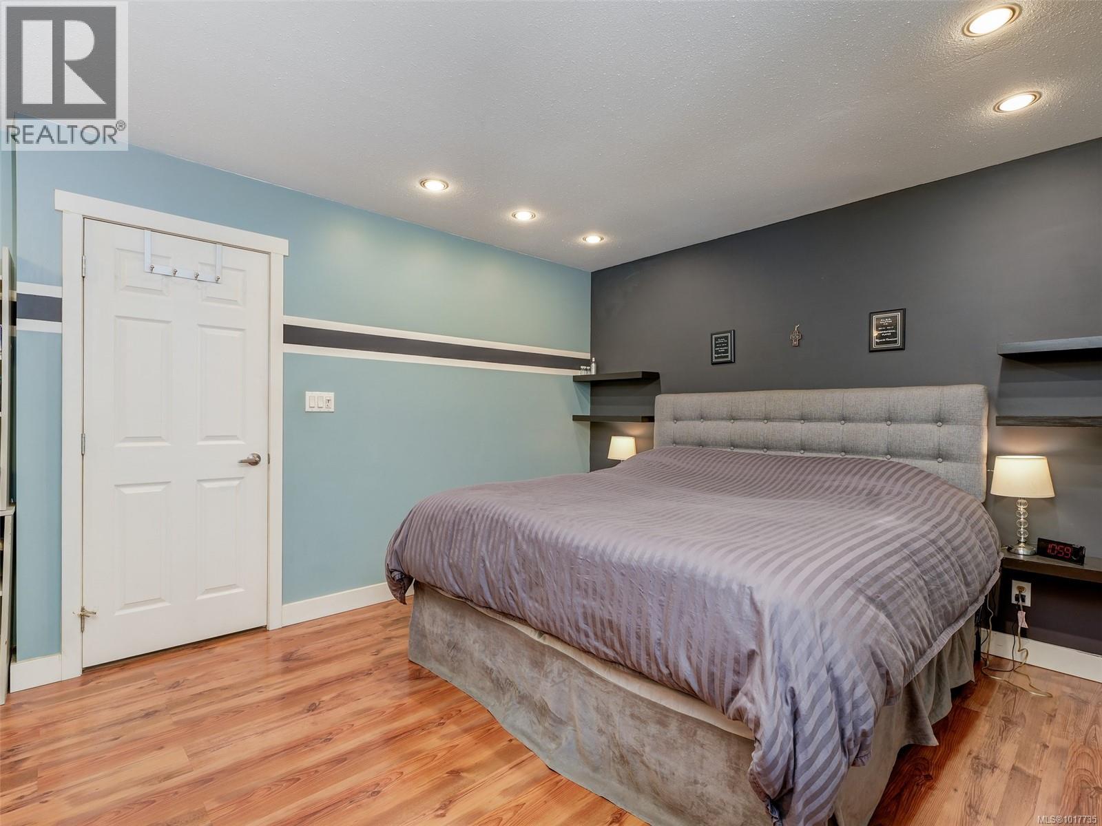 4 379 Wale Rd, Colwood