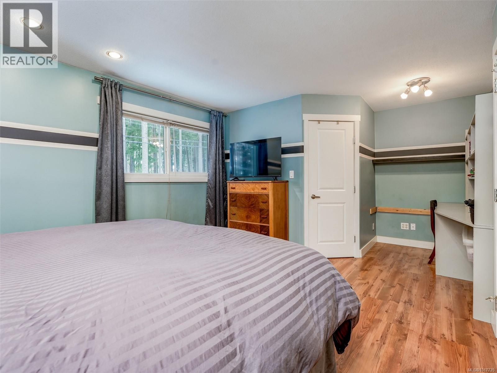 4 379 Wale Rd, Colwood