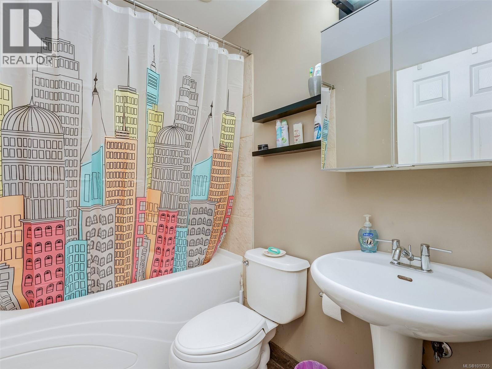 4 379 Wale Rd, Colwood