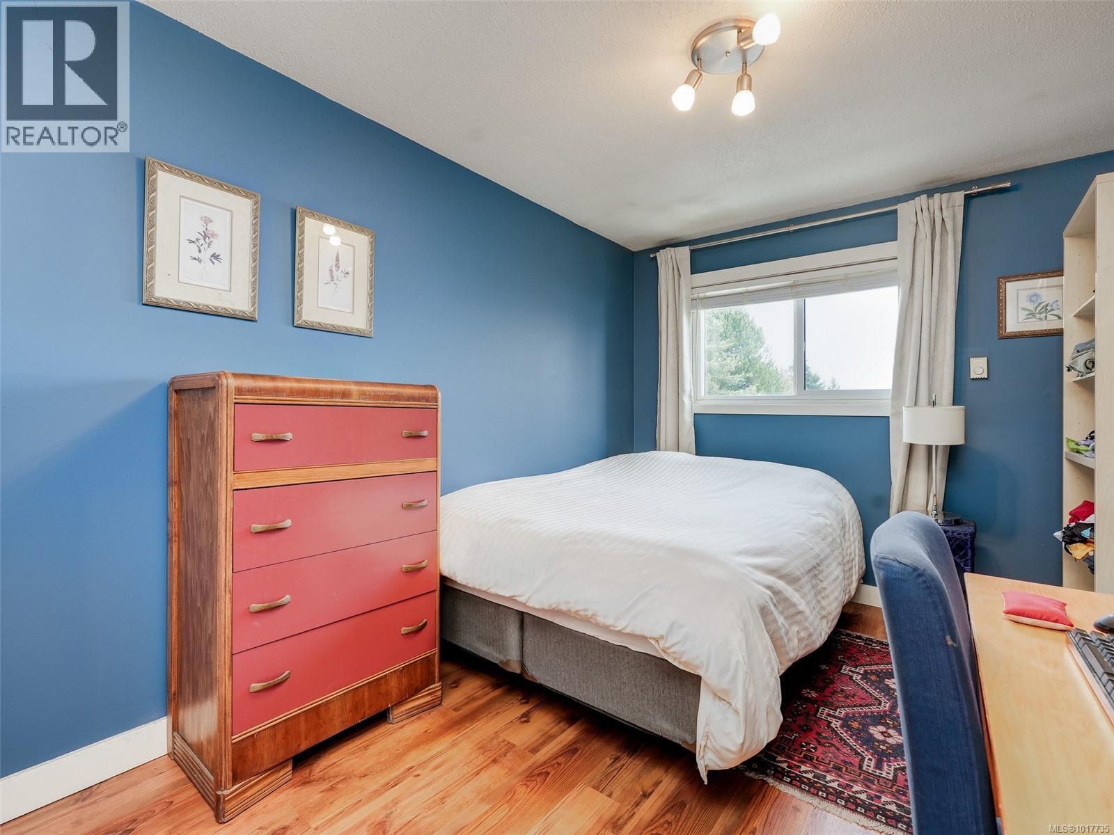 4 379 Wale Rd, Colwood