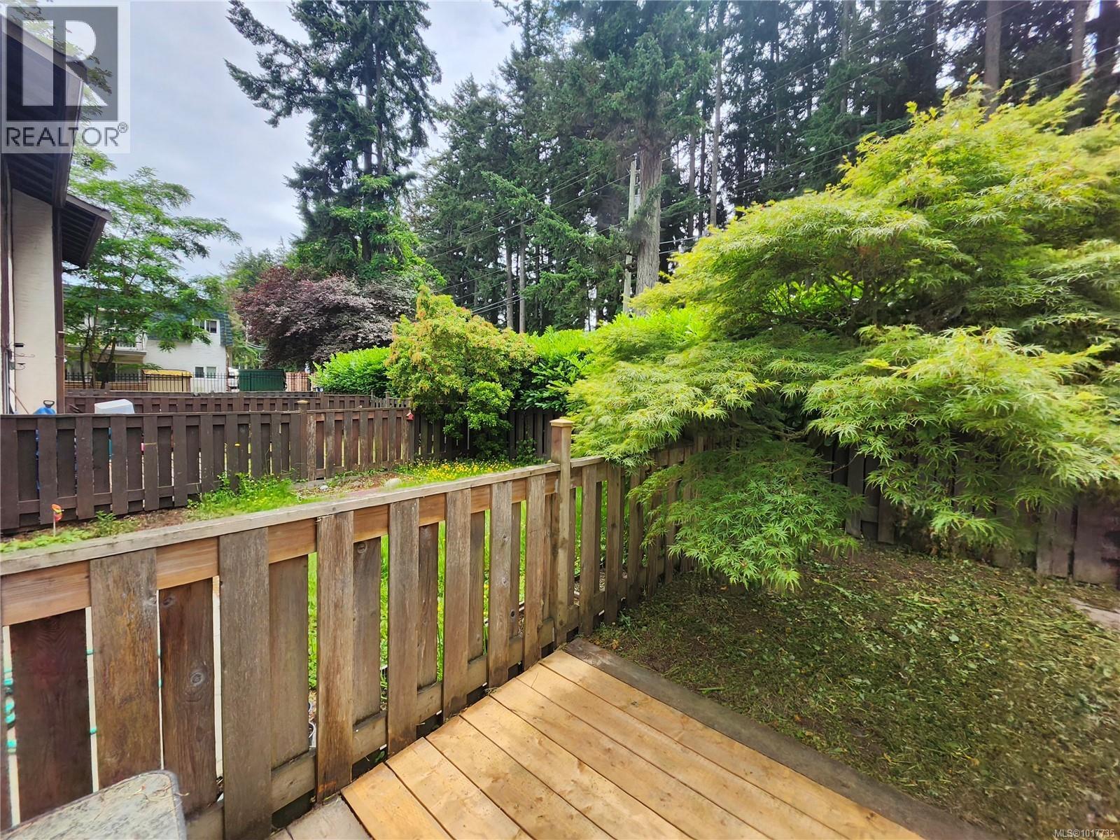 4 379 Wale Rd, Colwood