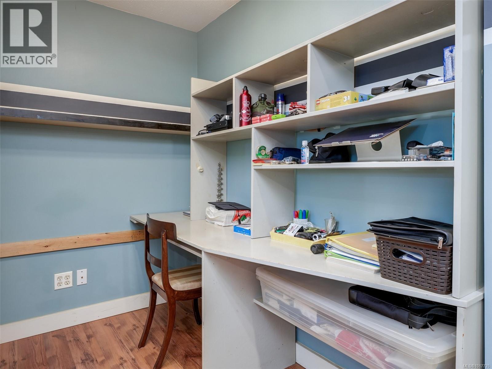 4 379 Wale Rd, Colwood