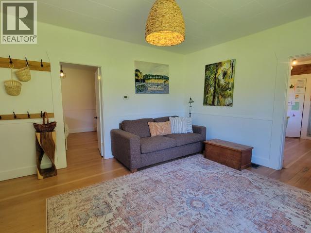 5875 FRASER STREET, Powell River