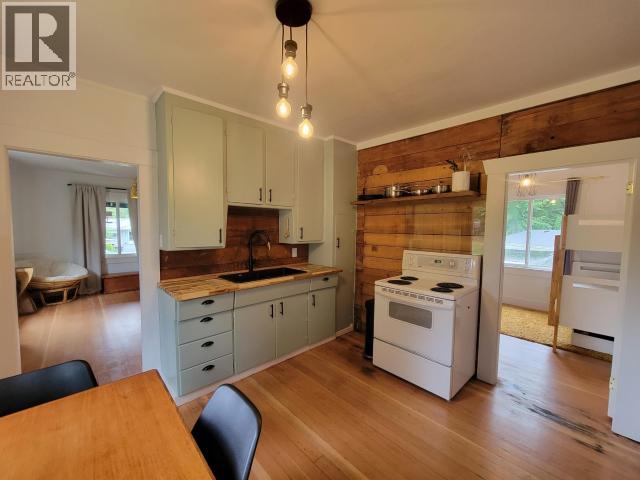 5875 FRASER STREET, Powell River