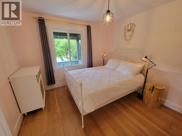 5875 FRASER STREET, Powell River
