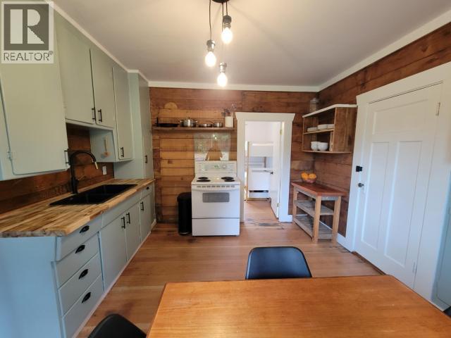5875 FRASER STREET, Powell River