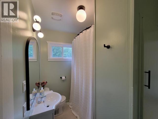 5875 FRASER STREET, Powell River