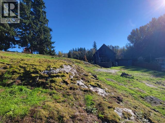 5875 FRASER STREET, Powell River