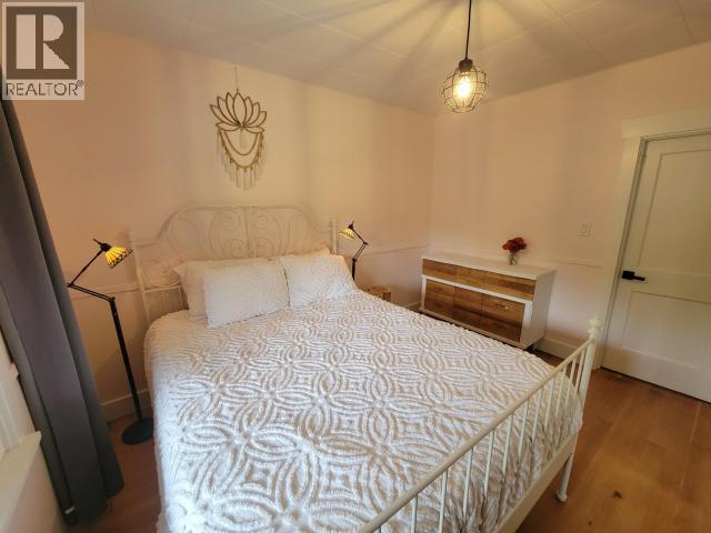 5875 FRASER STREET, Powell River
