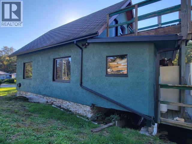 5875 FRASER STREET, Powell River