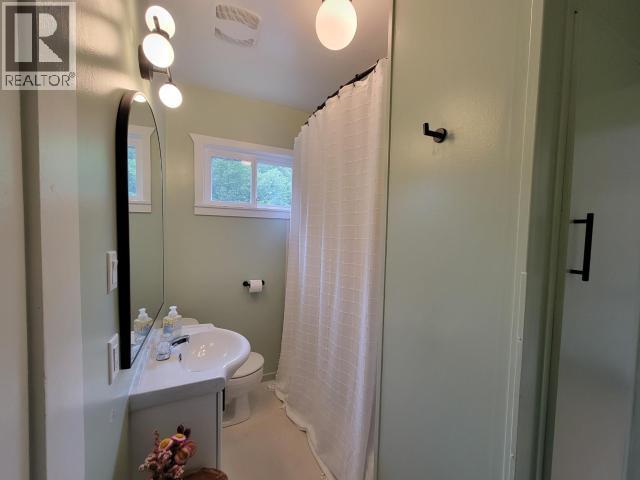 5875 FRASER STREET, Powell River