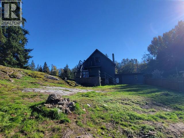 5875 FRASER STREET, Powell River