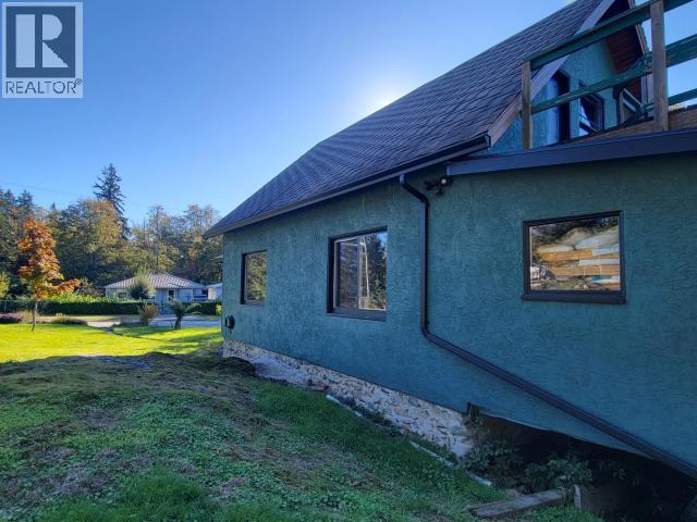 5875 FRASER STREET, Powell River