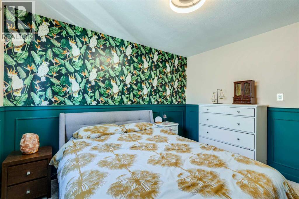 Single Family House Bungalow for Sale in  Hallbrook Drive SW Haysboro Calgary 