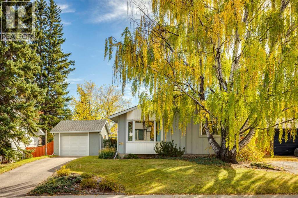 114 Hallbrook Drive SW, Calgary, Alberta