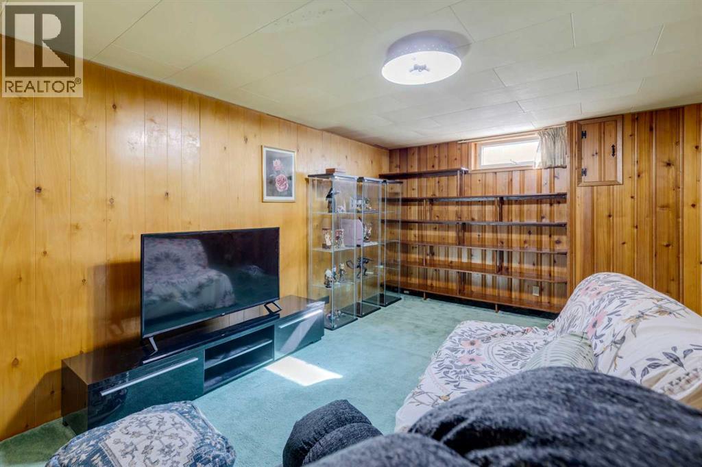 Single Family House Bungalow for Sale in  Hallbrook Drive SW Haysboro Calgary 