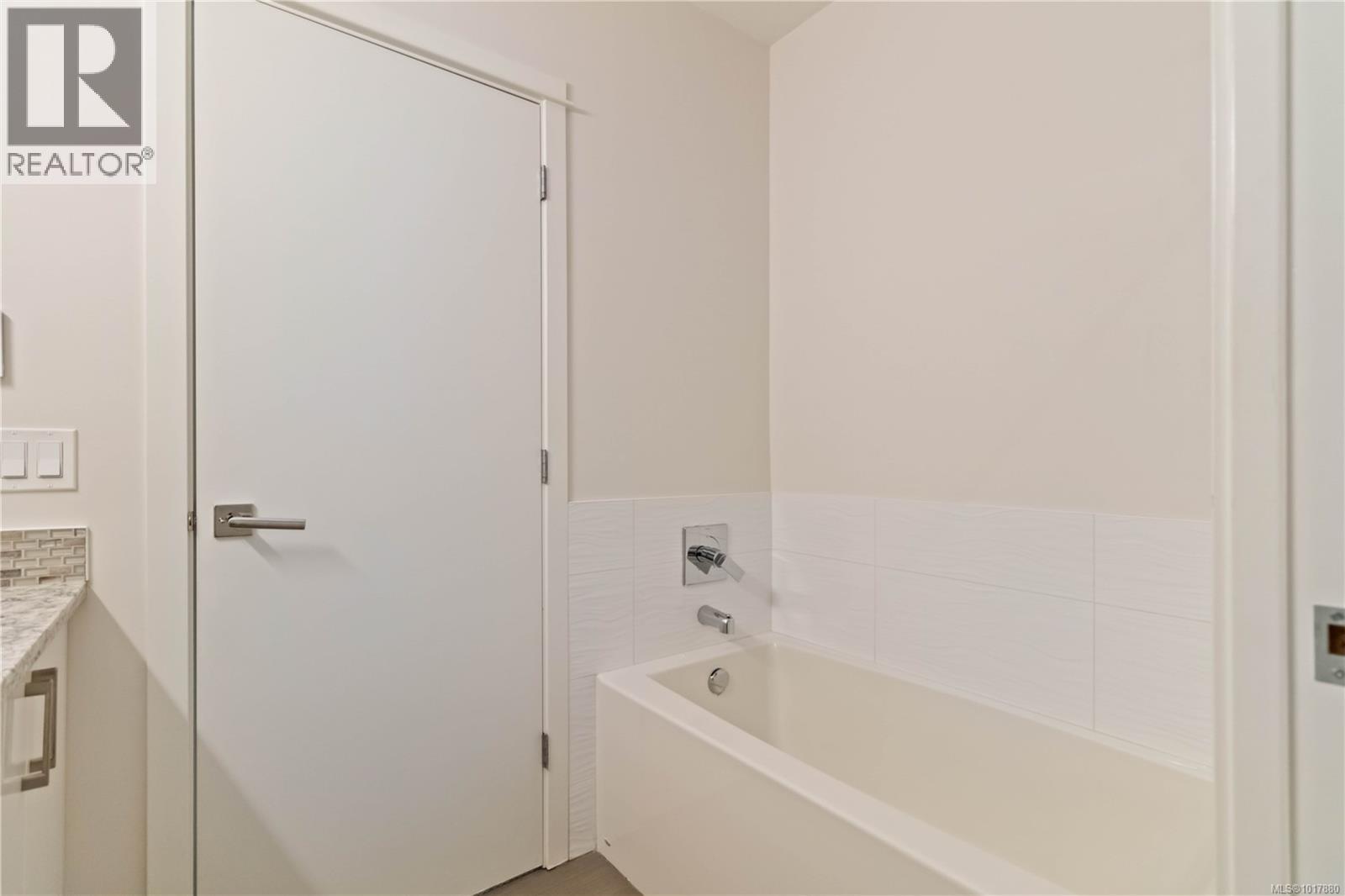 202 3111A Havenwood Lane, Colwood