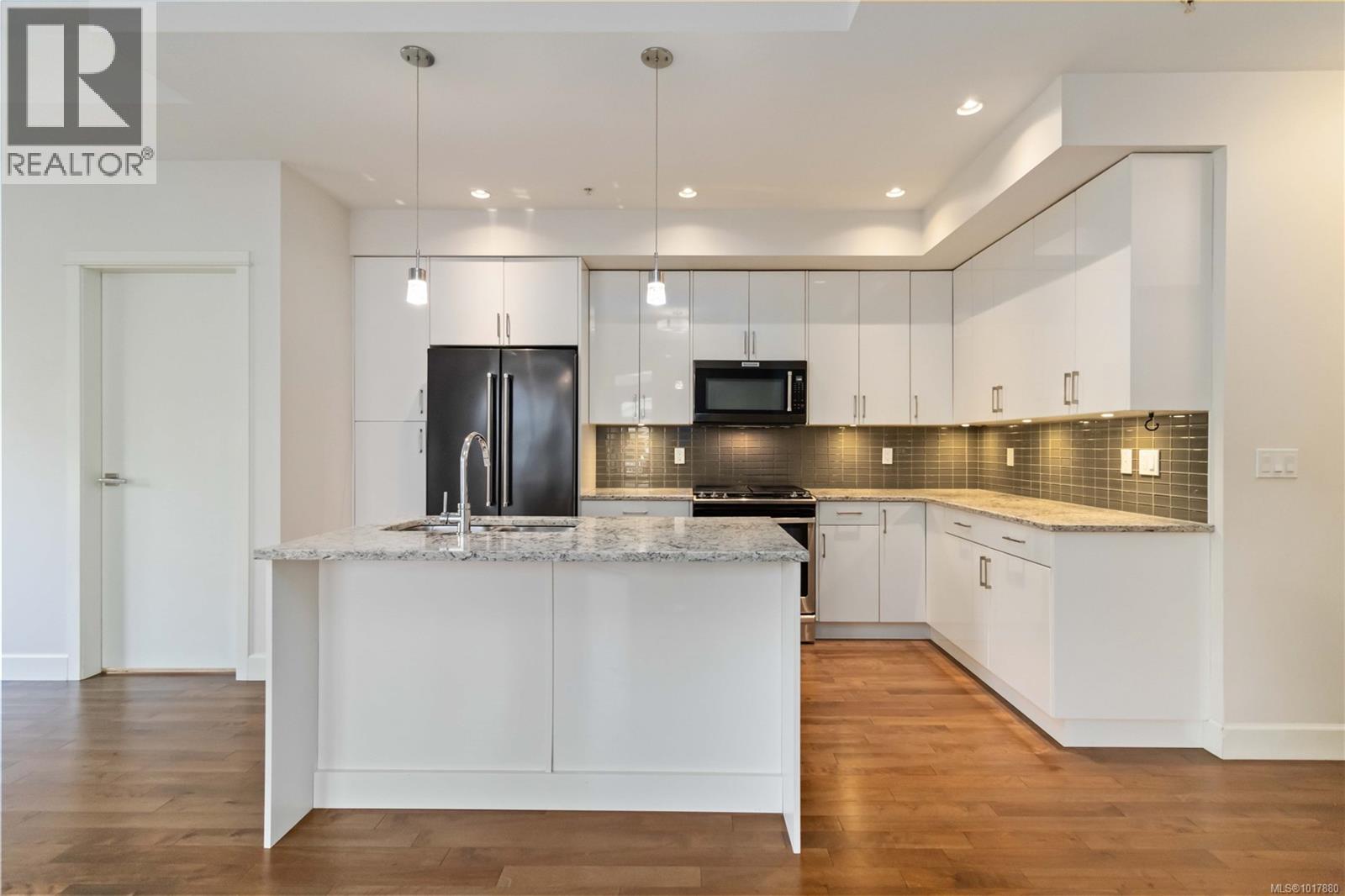 202 3111A Havenwood Lane, Colwood