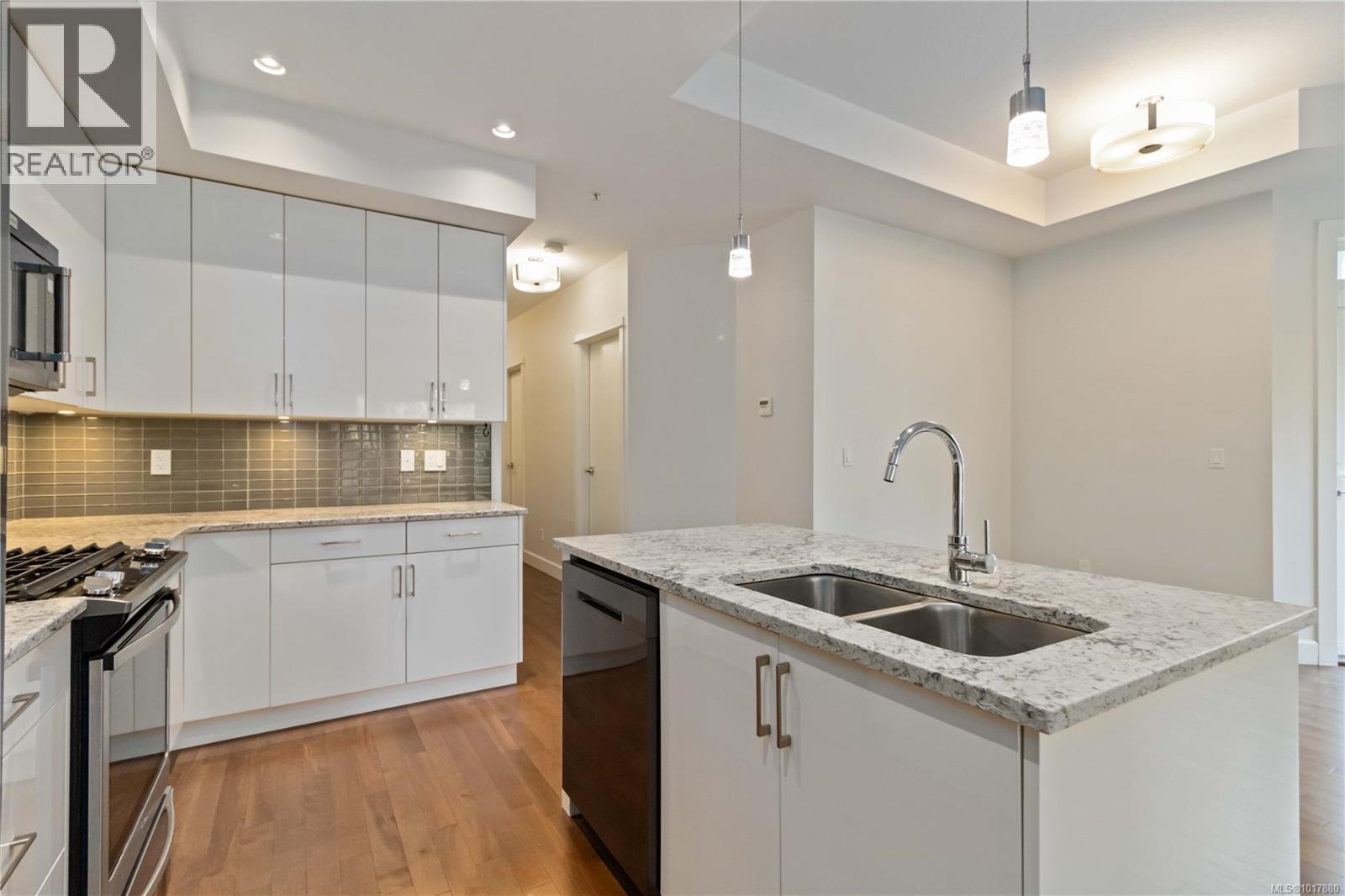 202 3111A Havenwood Lane, Colwood