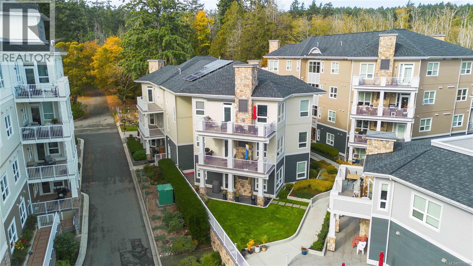 202 3111A Havenwood Lane, Colwood