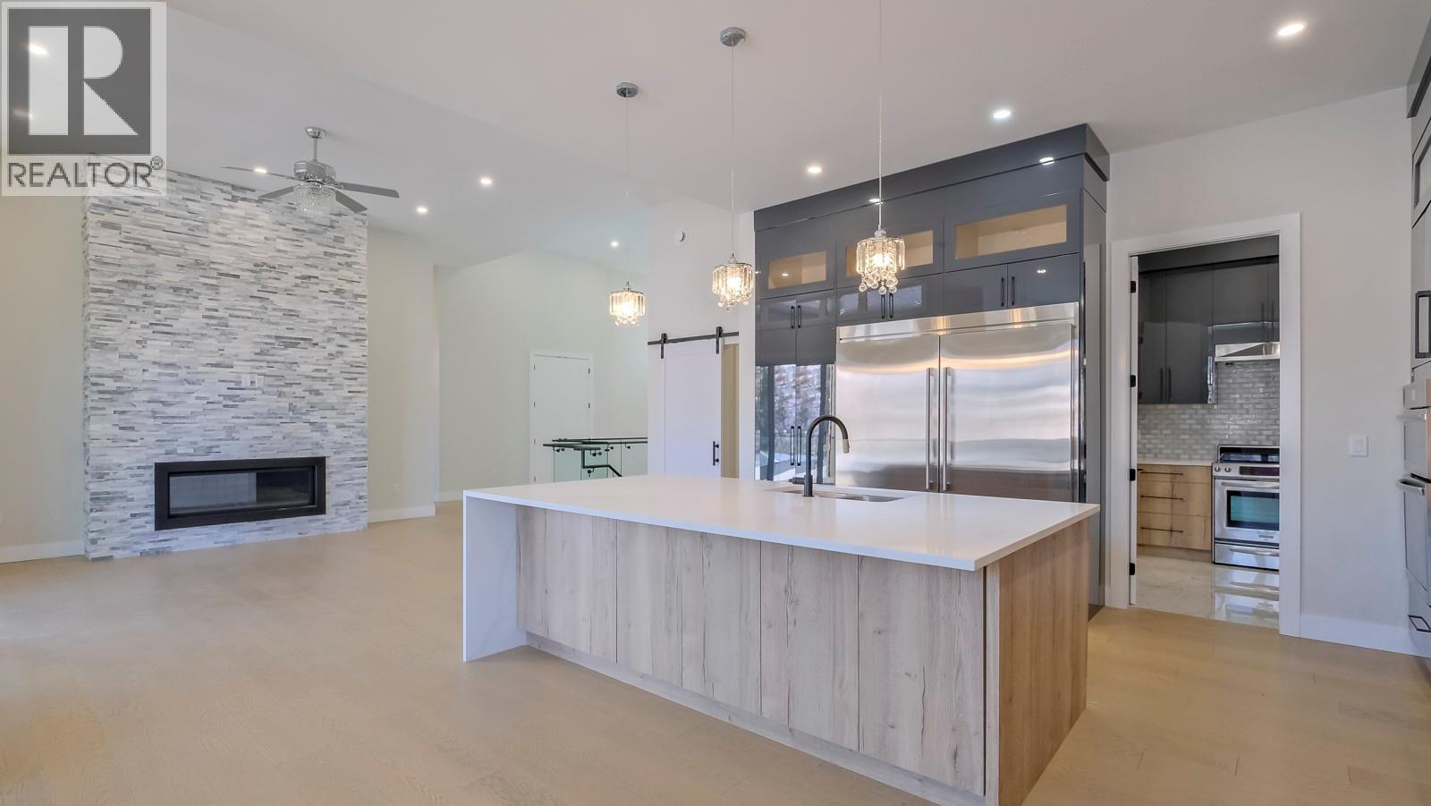  937 Royal Troon Lane, Kelowna