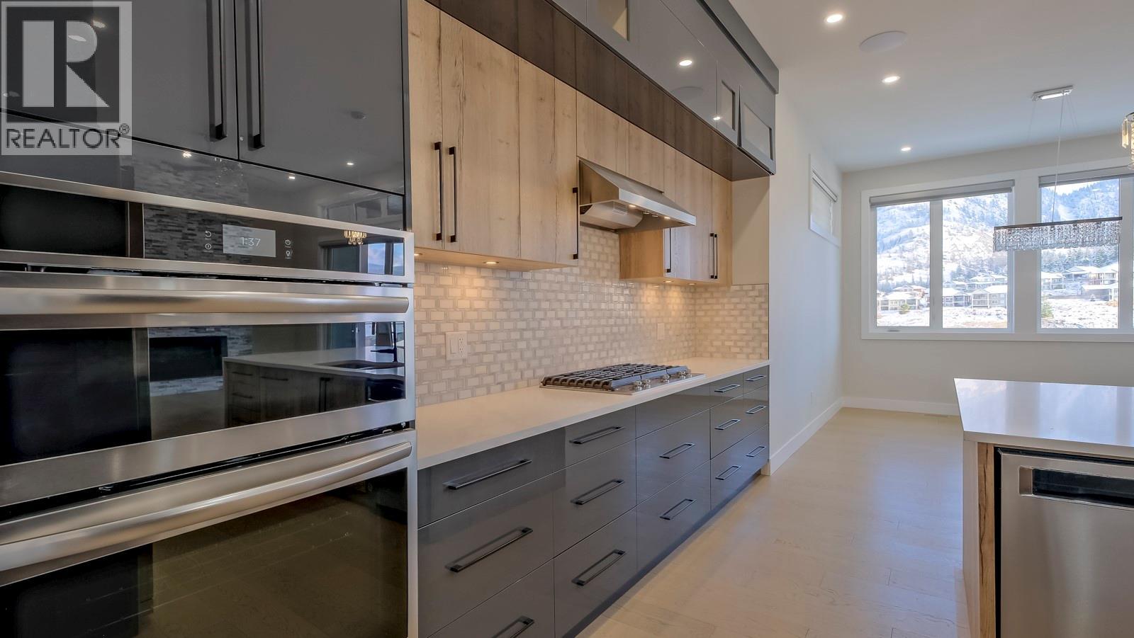  937 Royal Troon Lane, Kelowna
