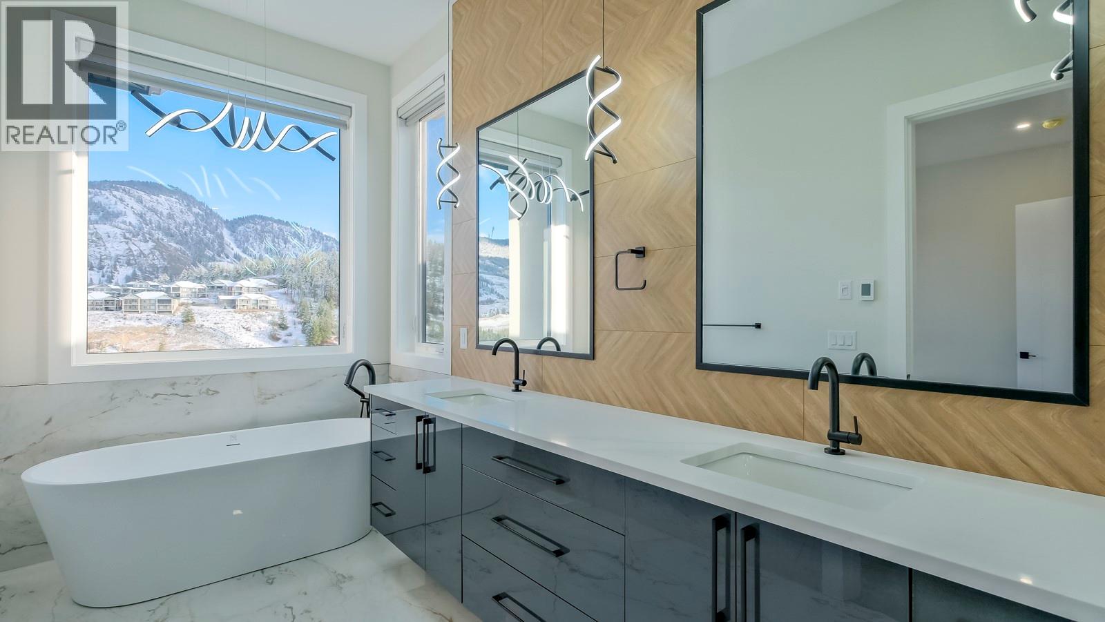  937 Royal Troon Lane, Kelowna