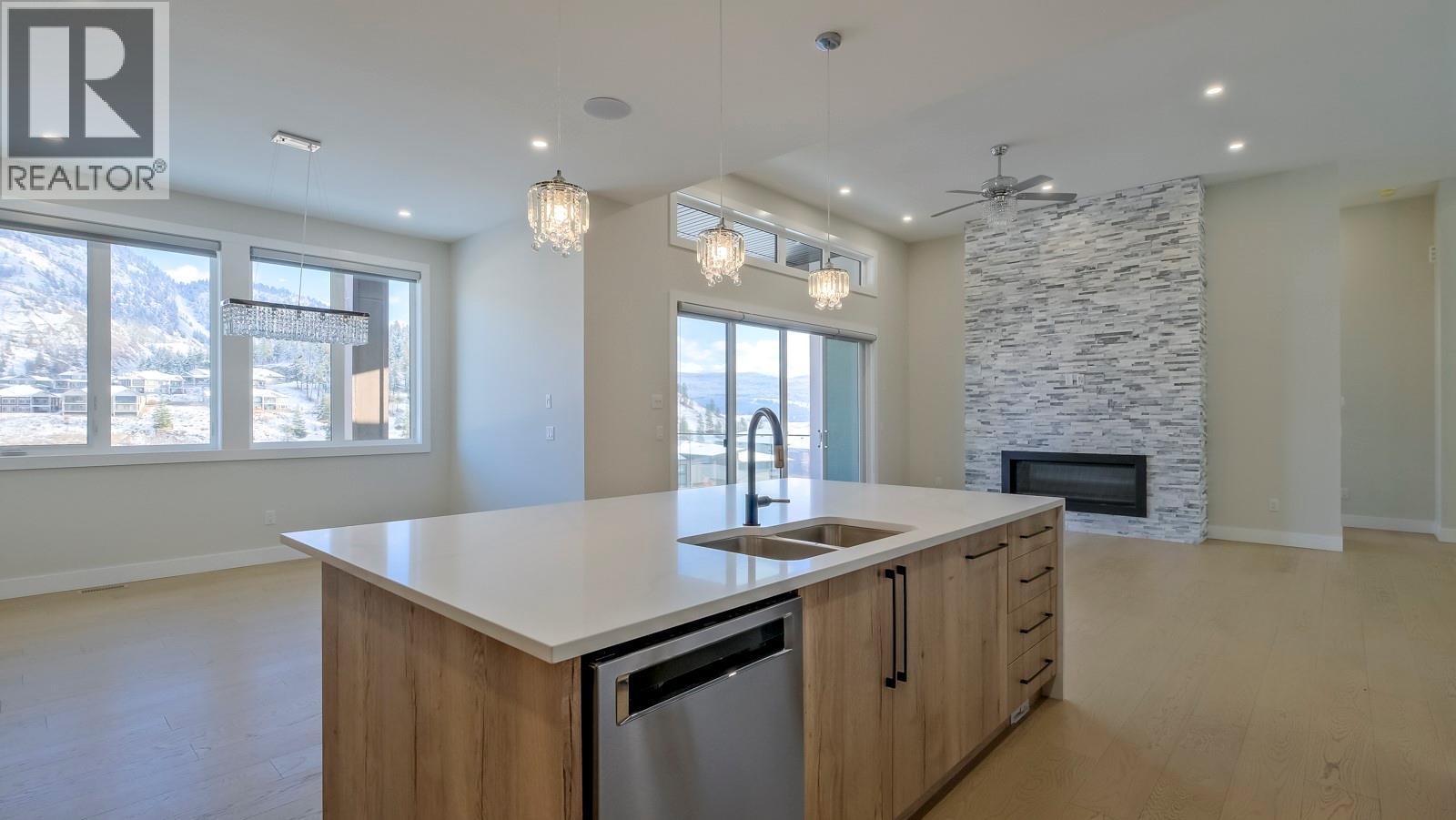  937 Royal Troon Lane, Kelowna