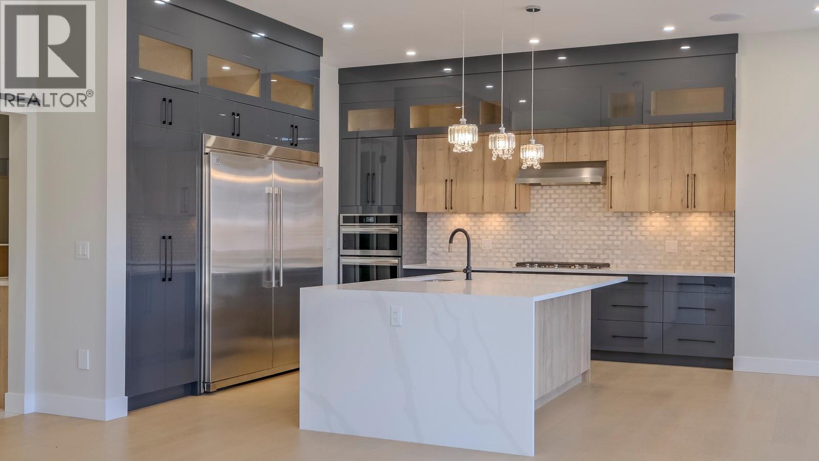  937 Royal Troon Lane, Kelowna