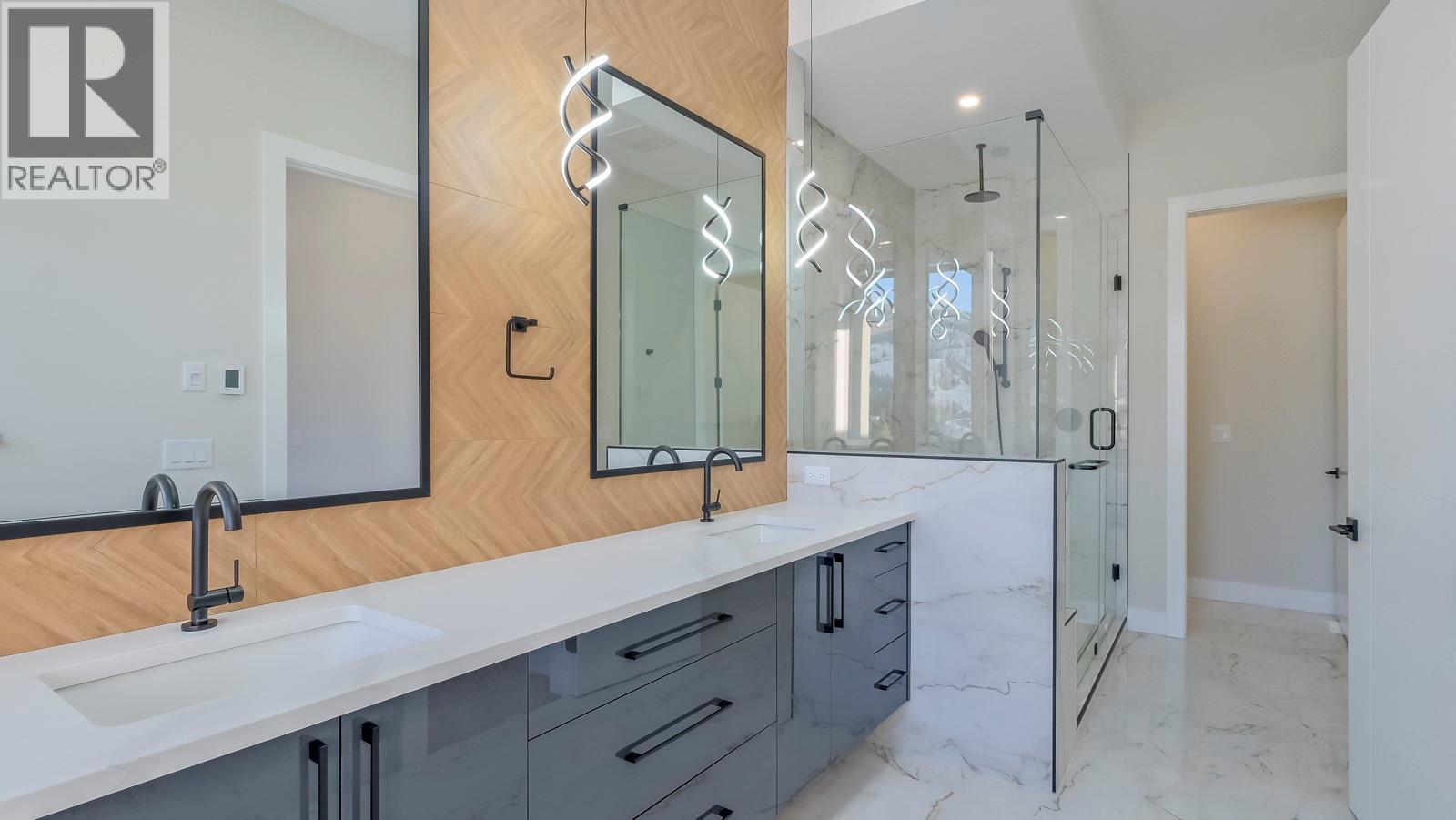  937 Royal Troon Lane, Kelowna