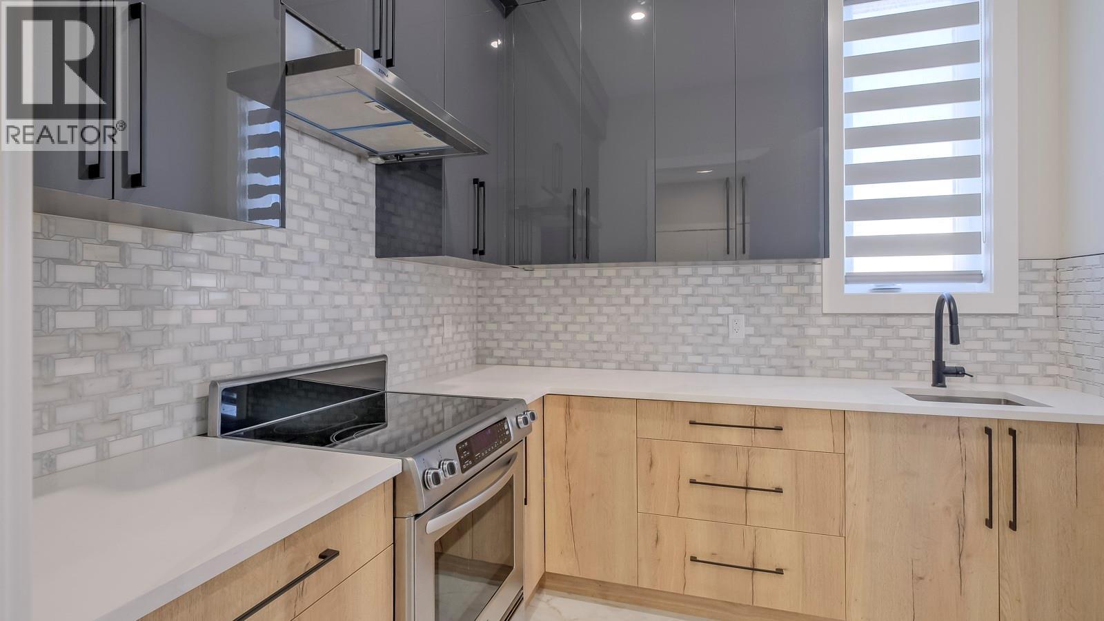 937 Royal Troon Lane, Kelowna