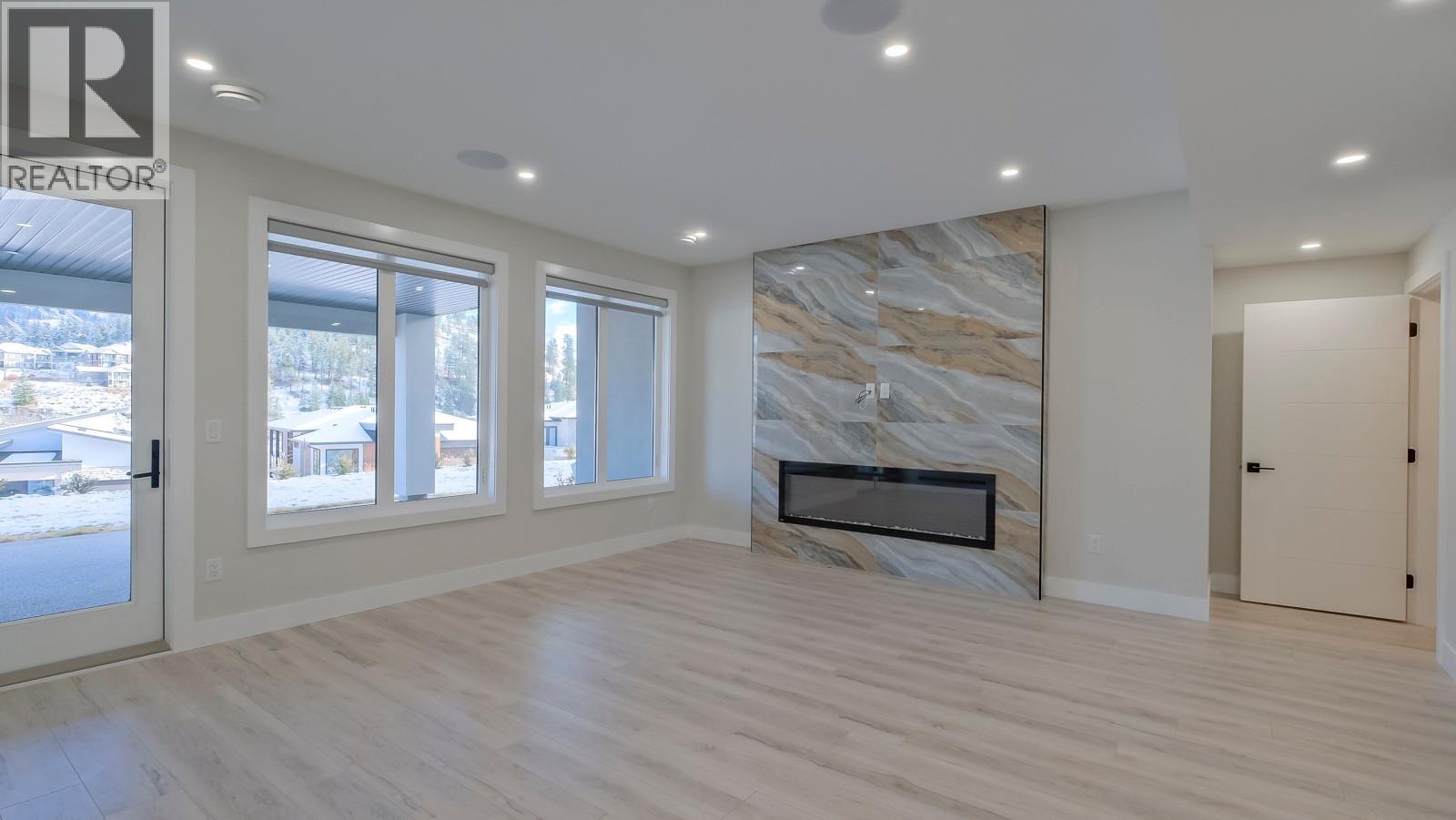  937 Royal Troon Lane, Kelowna