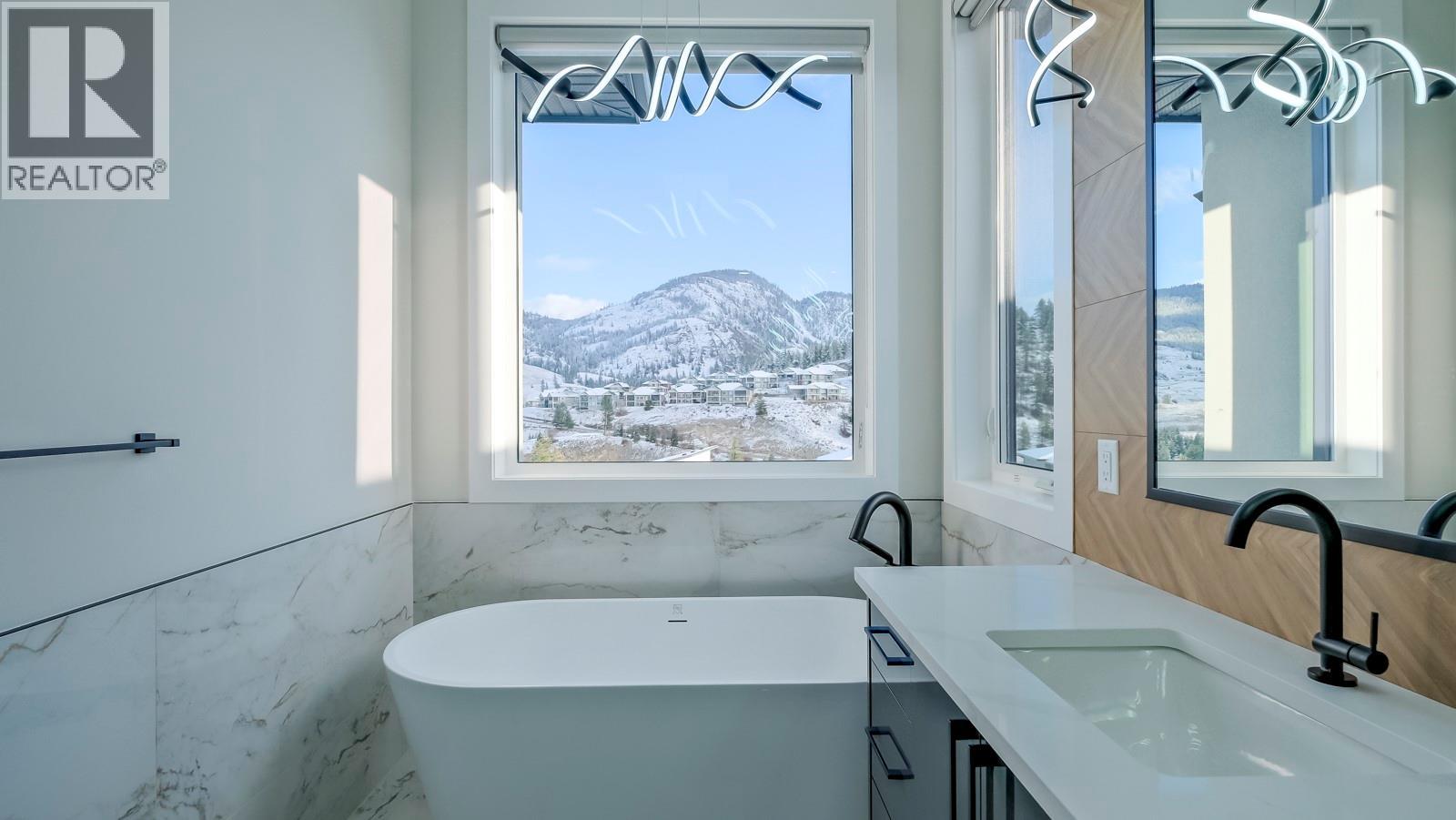  937 Royal Troon Lane, Kelowna