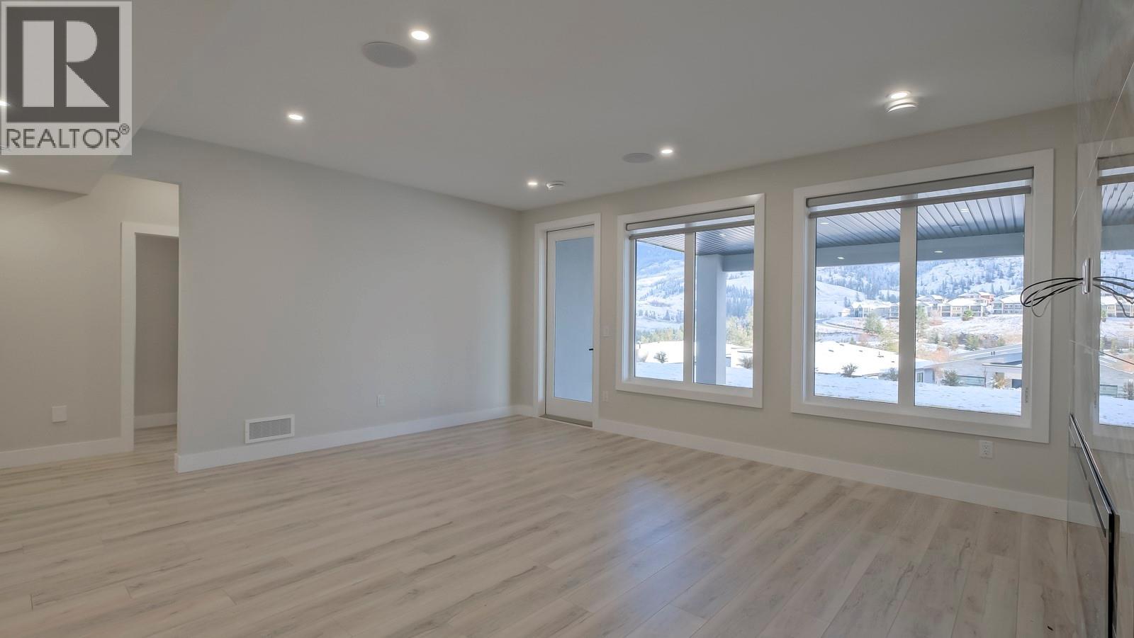  937 Royal Troon Lane, Kelowna