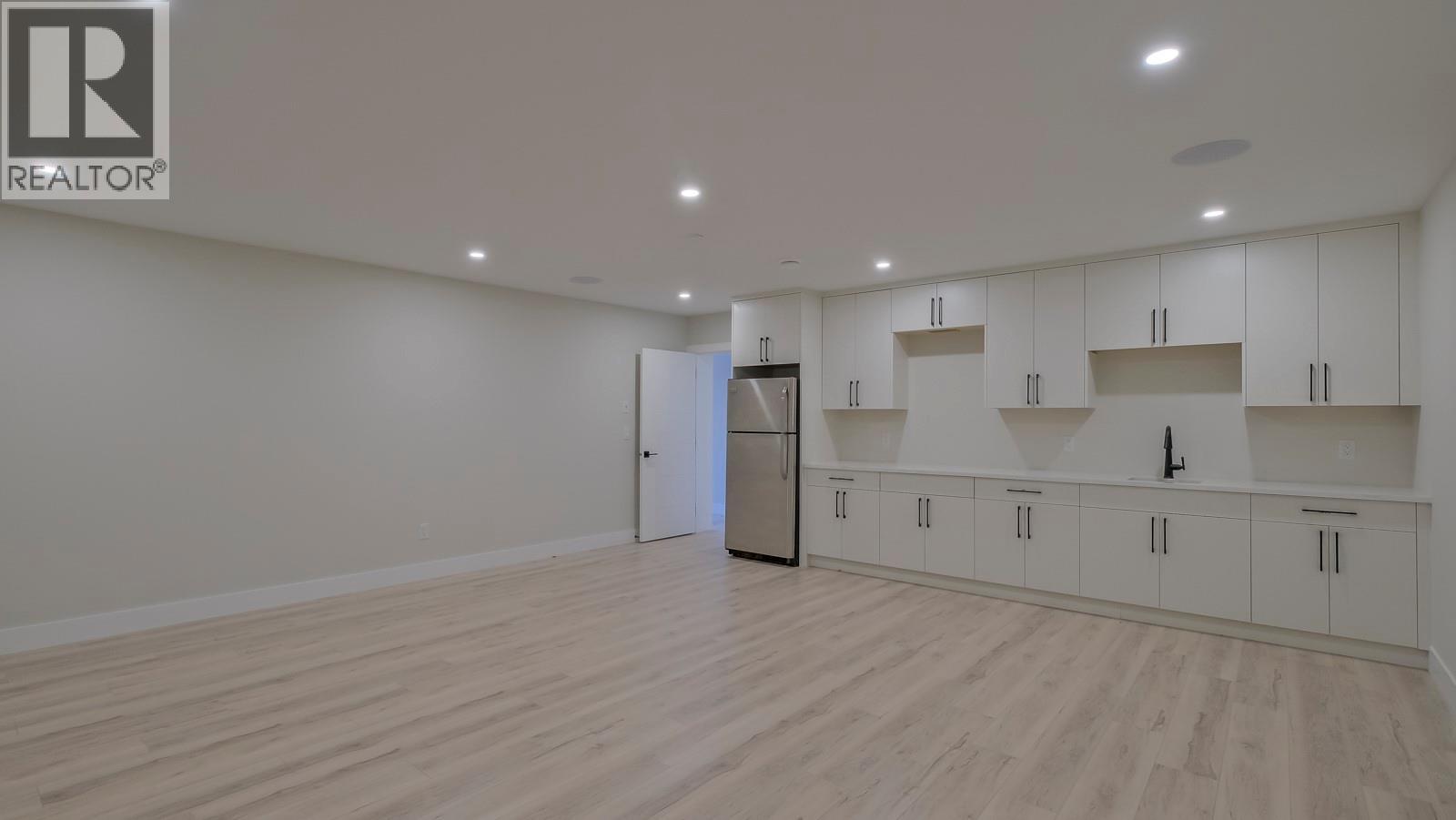  937 Royal Troon Lane, Kelowna