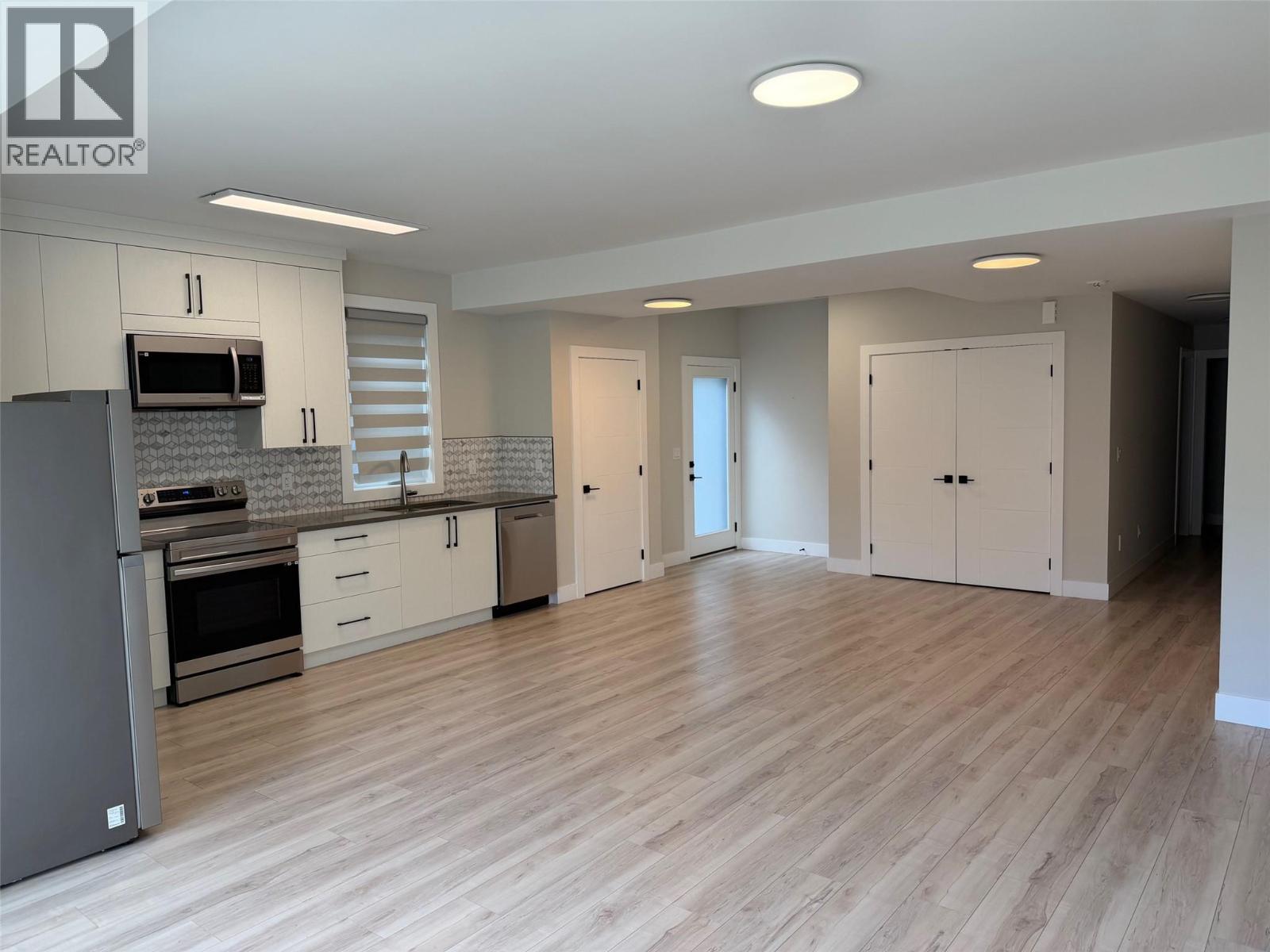  937 Royal Troon Lane, Kelowna