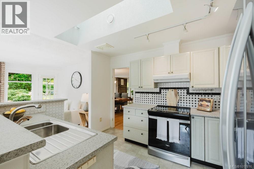  4724 Lochside Drive, Saanich