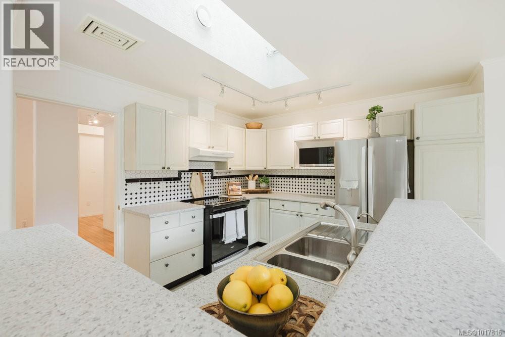  4724 Lochside Drive, Saanich