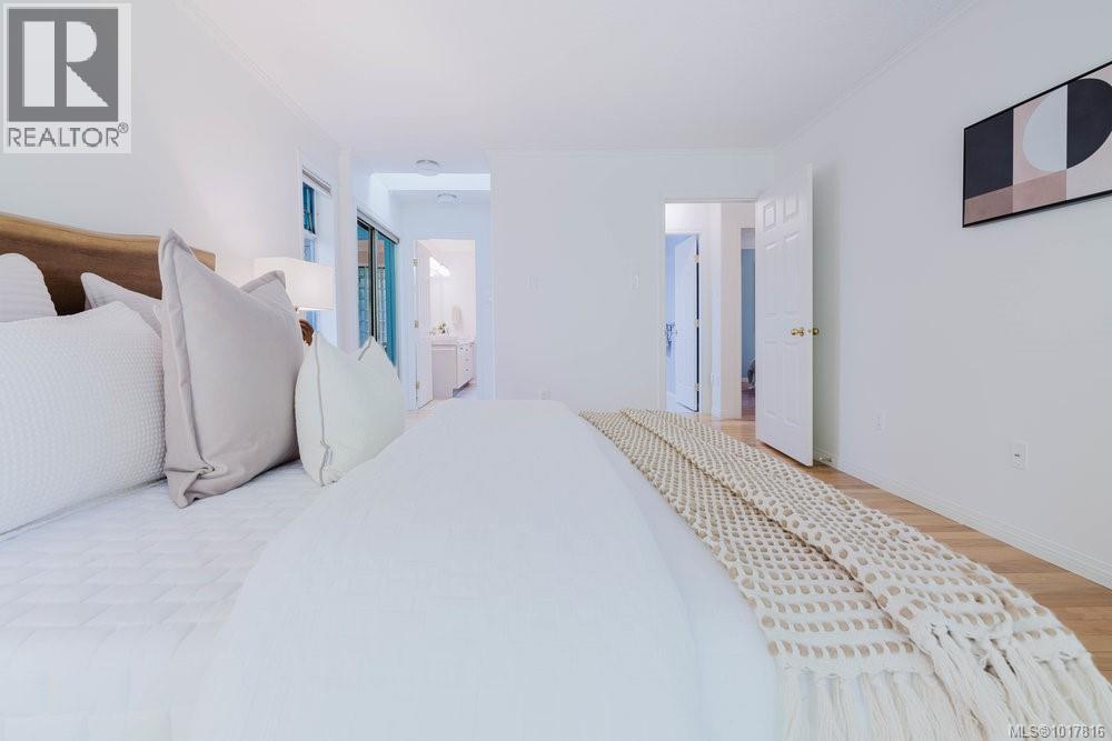  4724 Lochside Drive, Saanich
