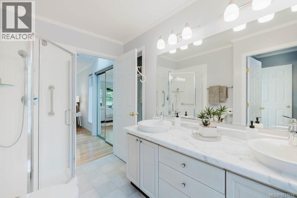  4724 Lochside Drive, Saanich