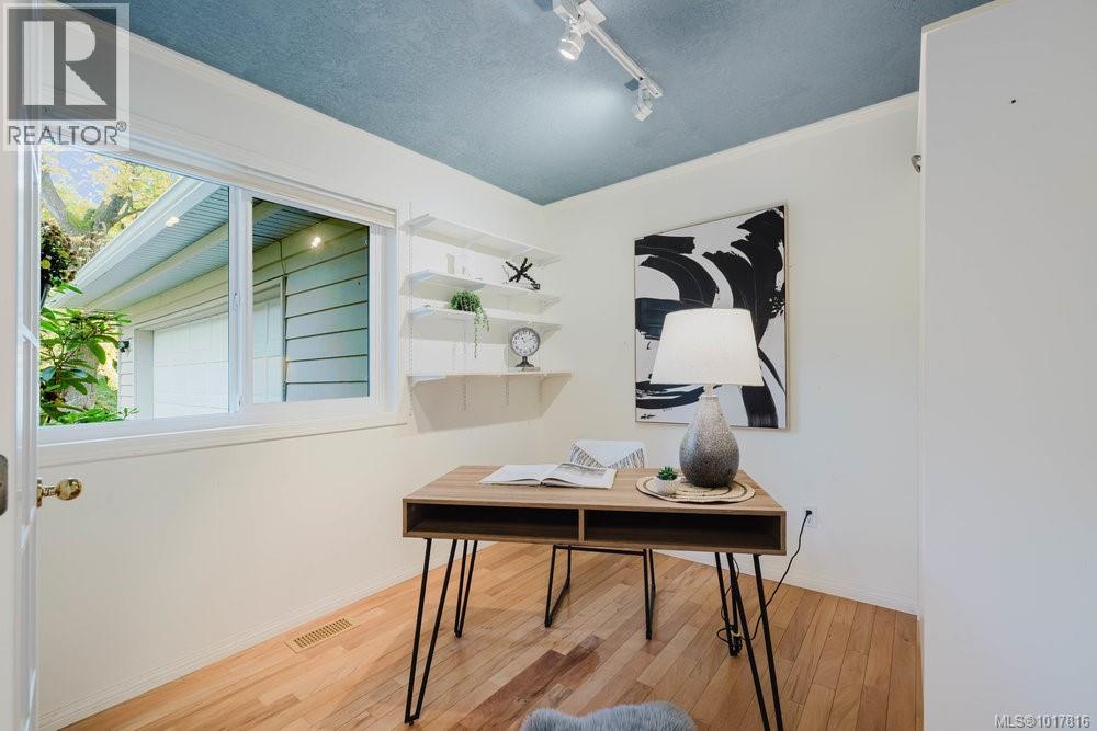  4724 Lochside Drive, Saanich