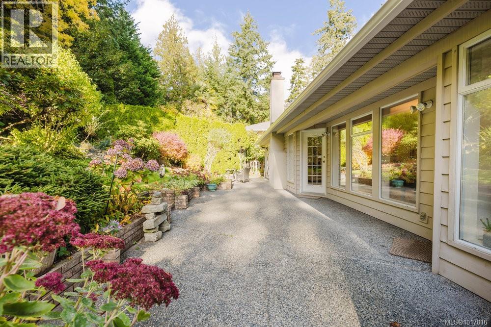  4724 Lochside Drive, Saanich