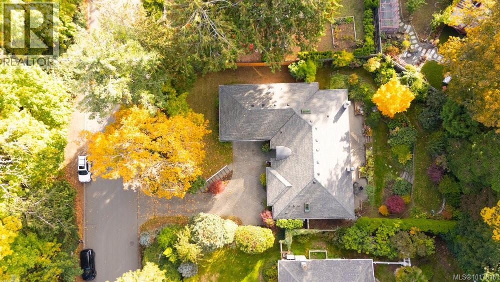  4724 Lochside Drive, Saanich