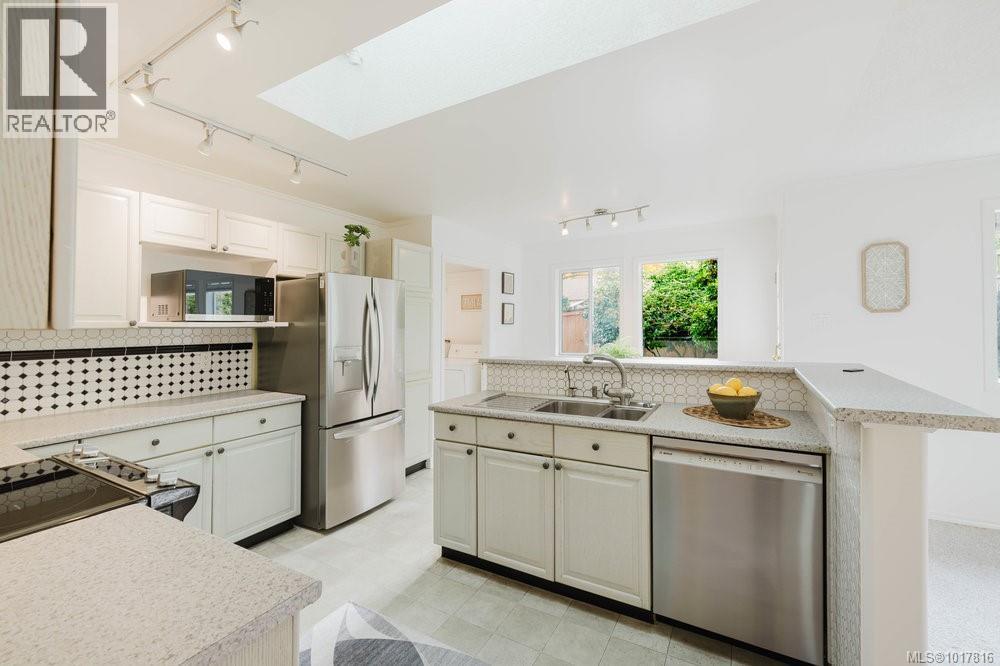 4724 Lochside Drive, Saanich