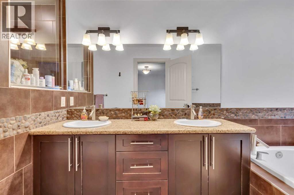 Single Family House for Sale in   Avenue NE Winston Heights/Mountview Calgary 