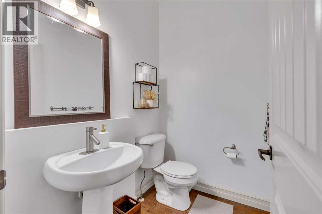 Single Family House for Sale in   Avenue NE Winston Heights/Mountview Calgary 