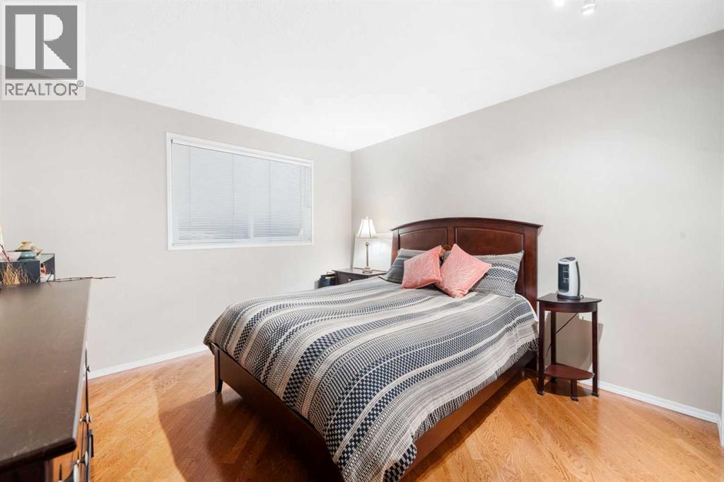 Single Family House Bi-level for Sale in  Thornwood Close NW Thorncliffe Calgary 